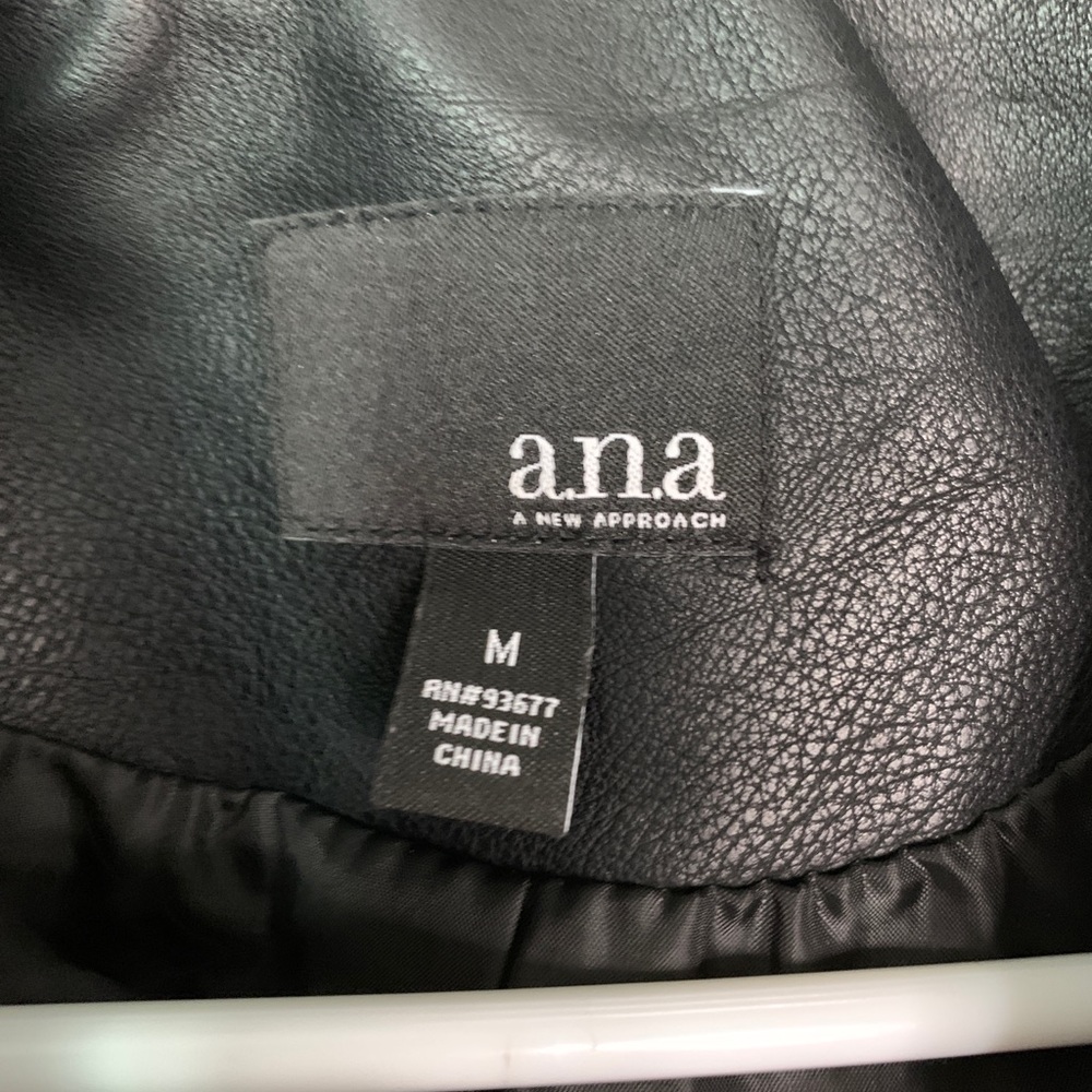 Leather jacket - Picture 2 of 4